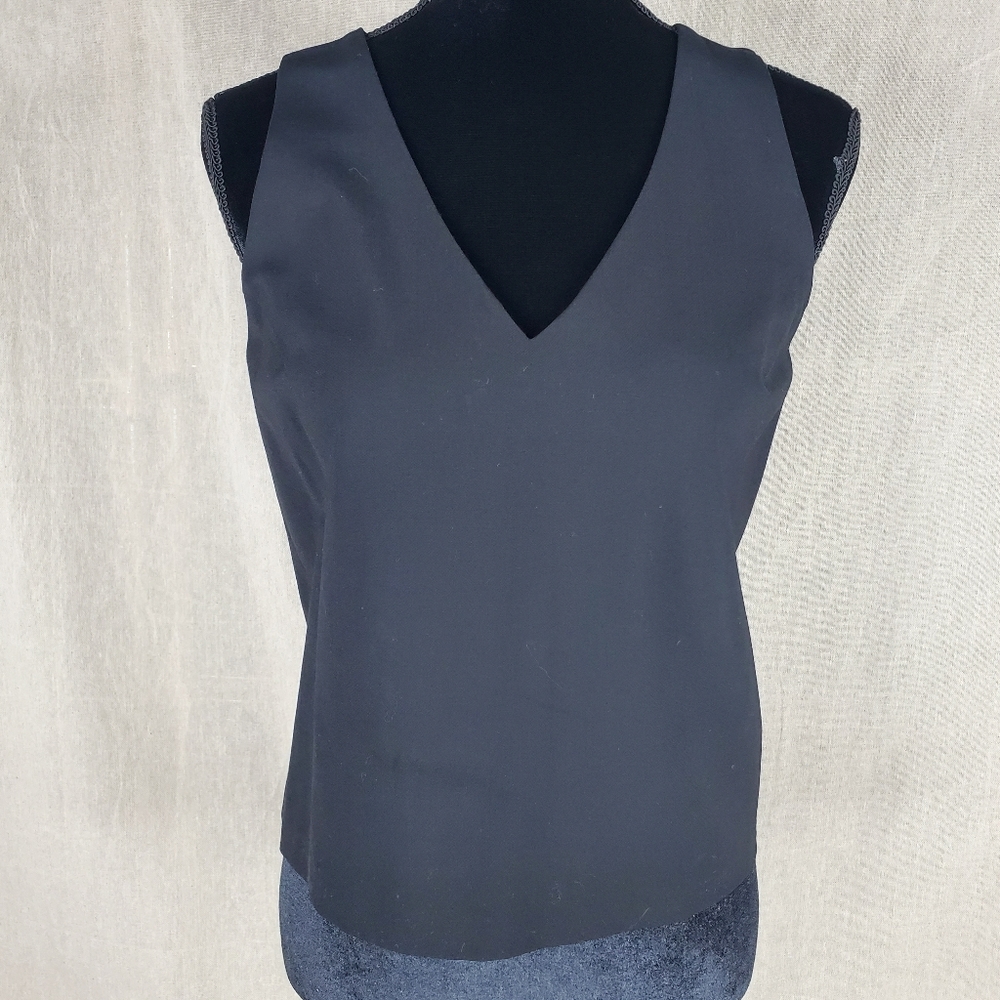 ◇◇ DKNY V-Neck Sleeveless Top Size 4 Black